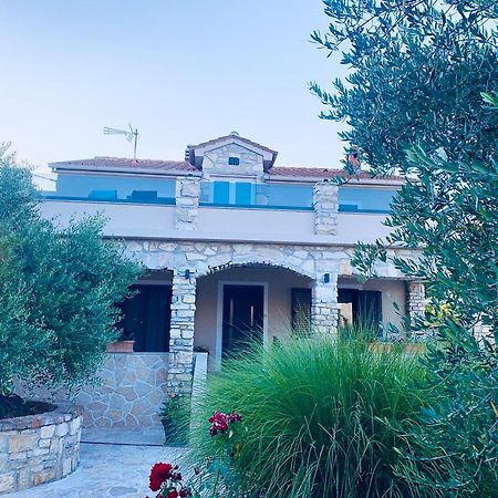 Ferienwohnungen VI La Mare With Heated Pool Zadar Bagian luar foto