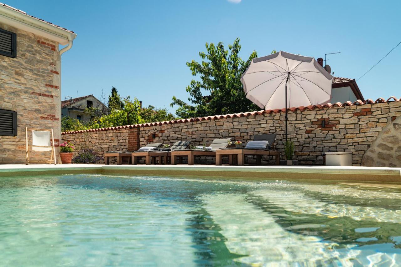Ferienwohnungen VI La Mare With Heated Pool Zadar Bagian luar foto