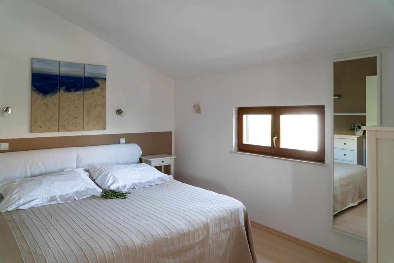 Ferienwohnungen VI La Mare With Heated Pool Zadar Bagian luar foto