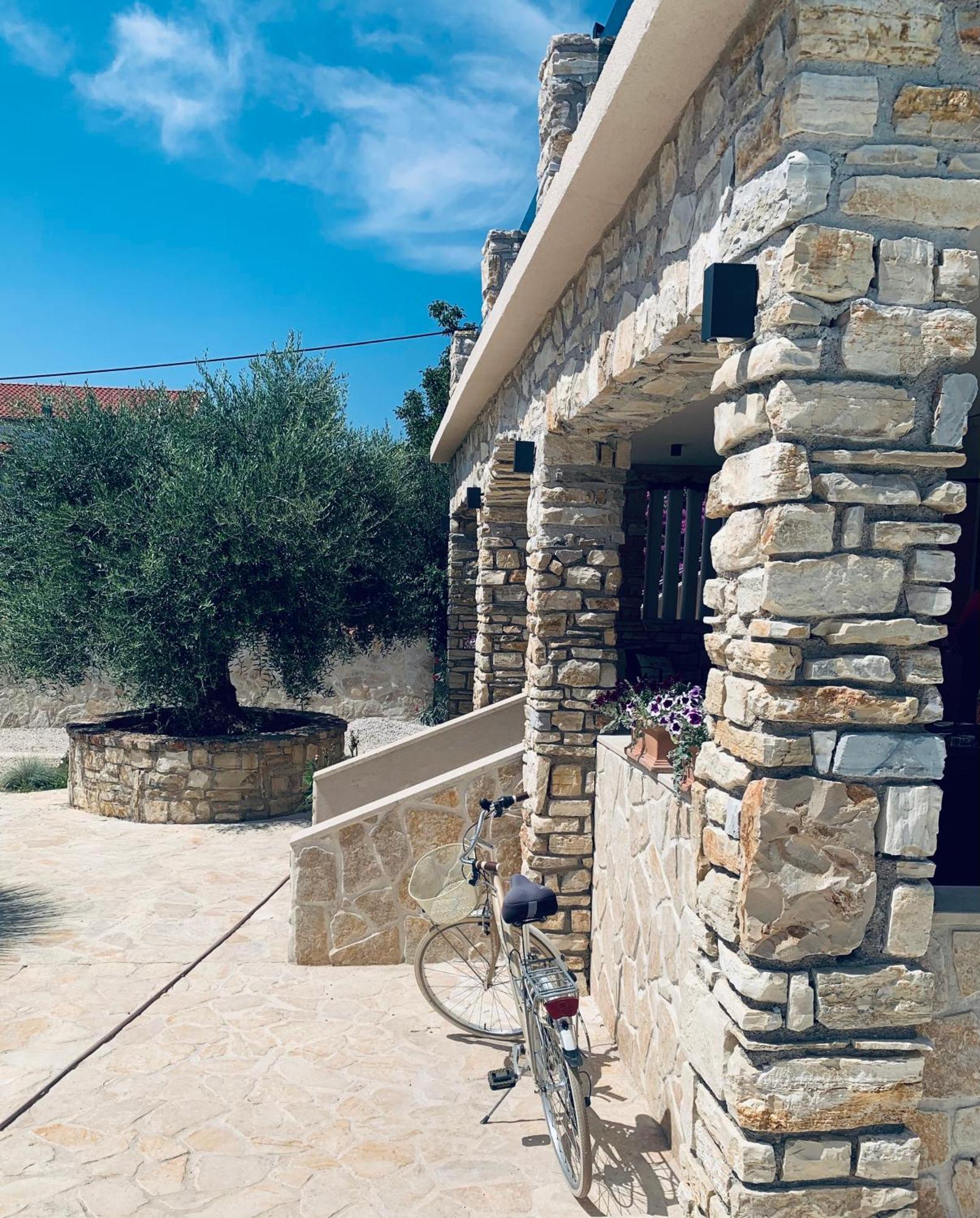 Ferienwohnungen VI La Mare With Heated Pool Zadar Bagian luar foto